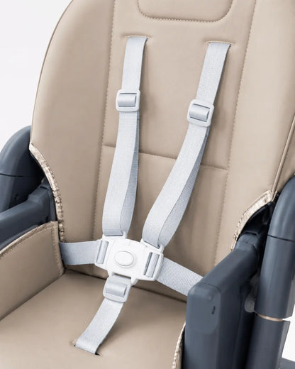 Chaise haute bébé pliable et réglable de la marque KIDLO avec siège confortable et structure légère, adaptée pour repas.